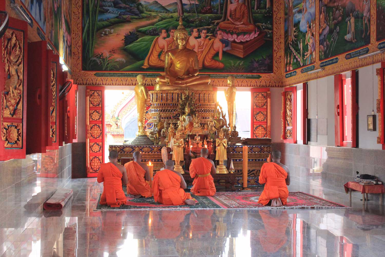 Mönche im Tempel